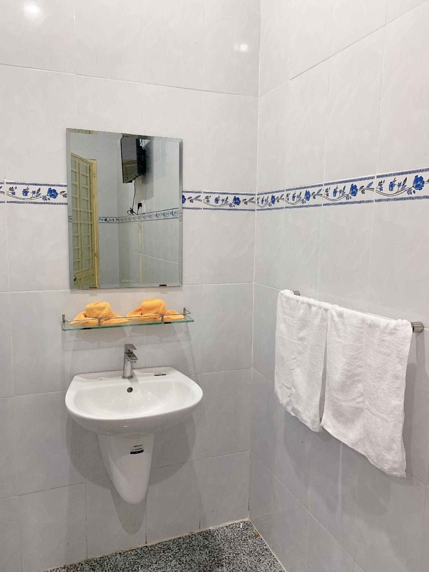 Hotel Nhà Nghỉ TáN PháT à Ap Thanh Son Extérieur photo